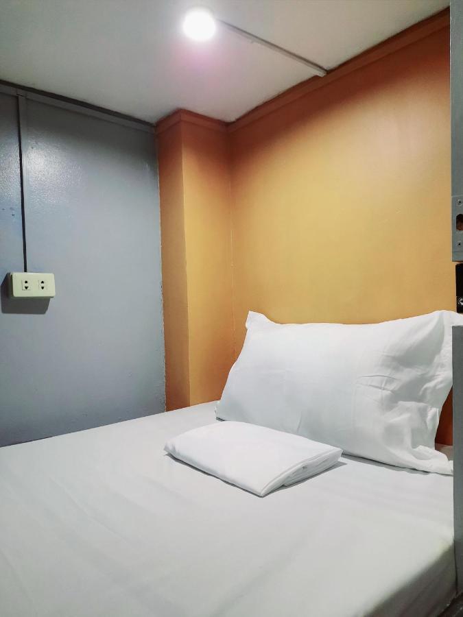 Apartment Budget Transient Capsule Makati Near Ayala And Buendia Lower Deck *