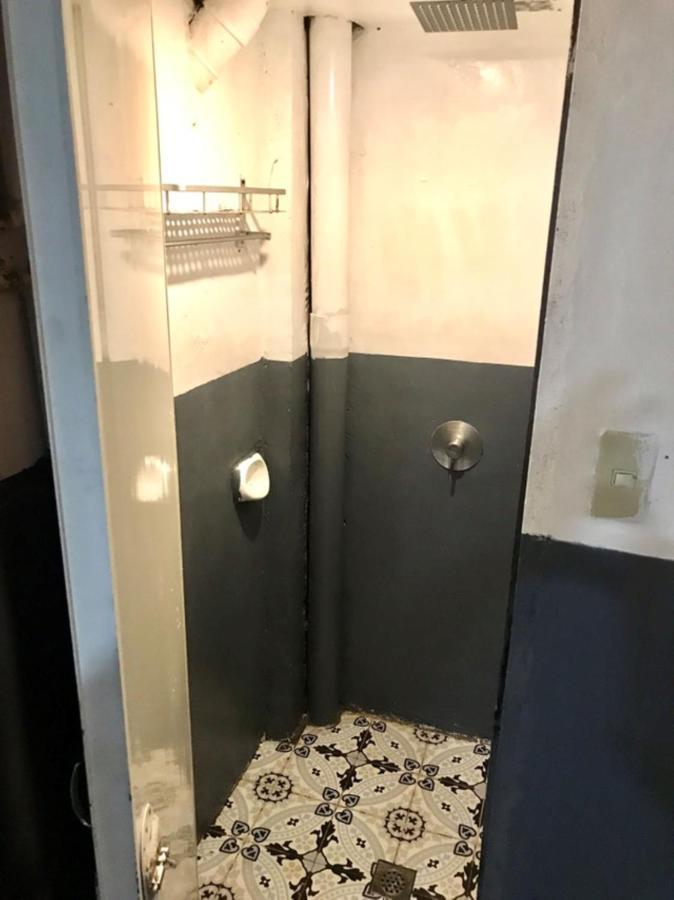 Budget Transient Capsule Makati Near Ayala And Buendia Lower Deck Apartment